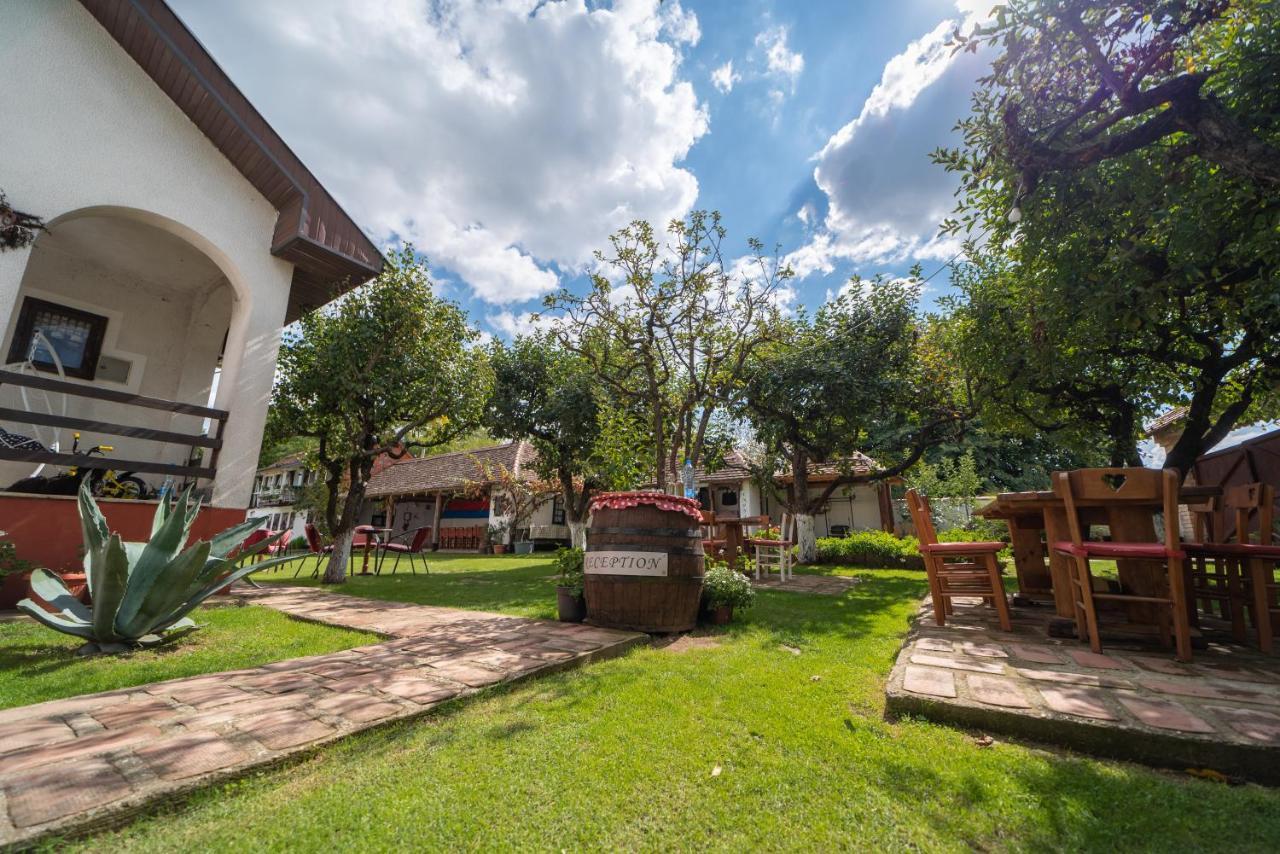 Domacinstvo Cikic Zasavica Guest House ภายนอก รูปภาพ