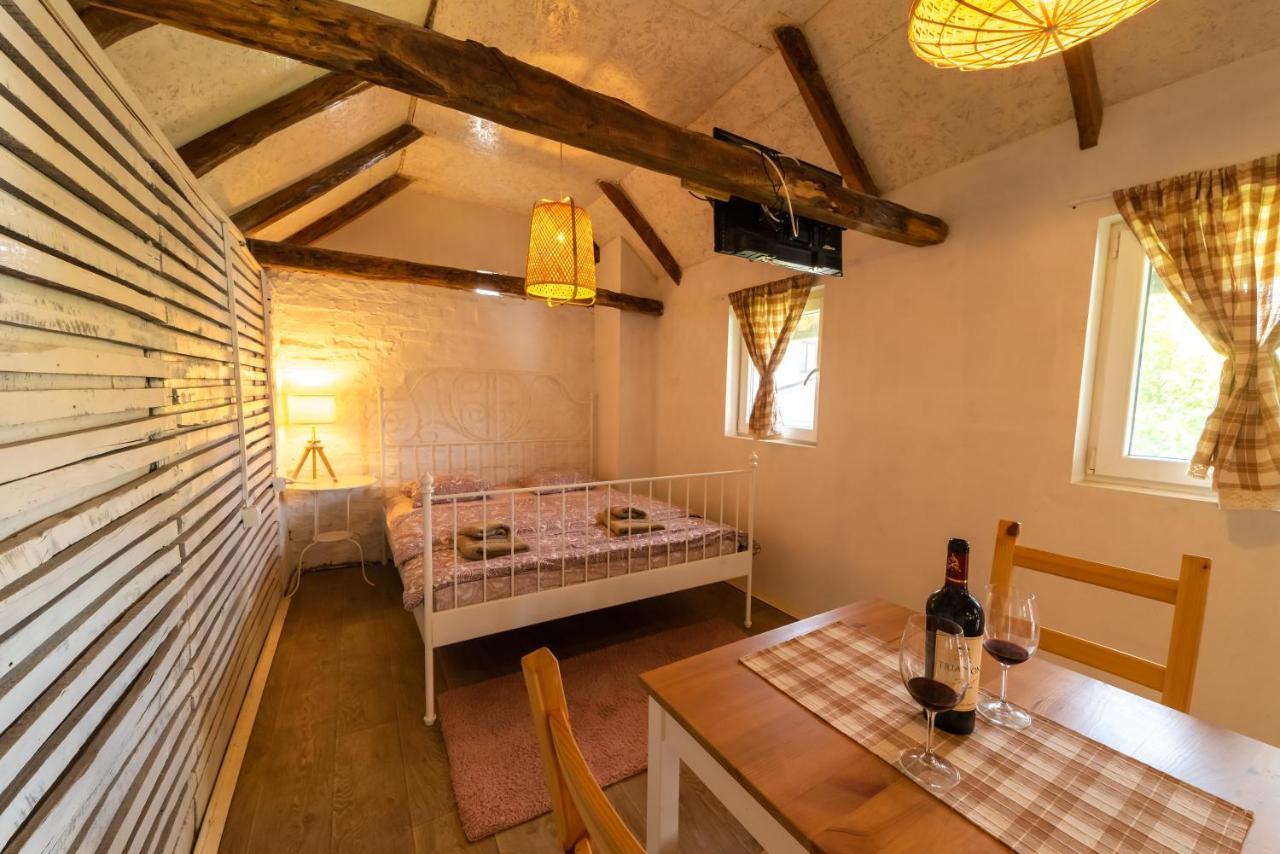 Domacinstvo Cikic Zasavica Guest House ภายนอก รูปภาพ