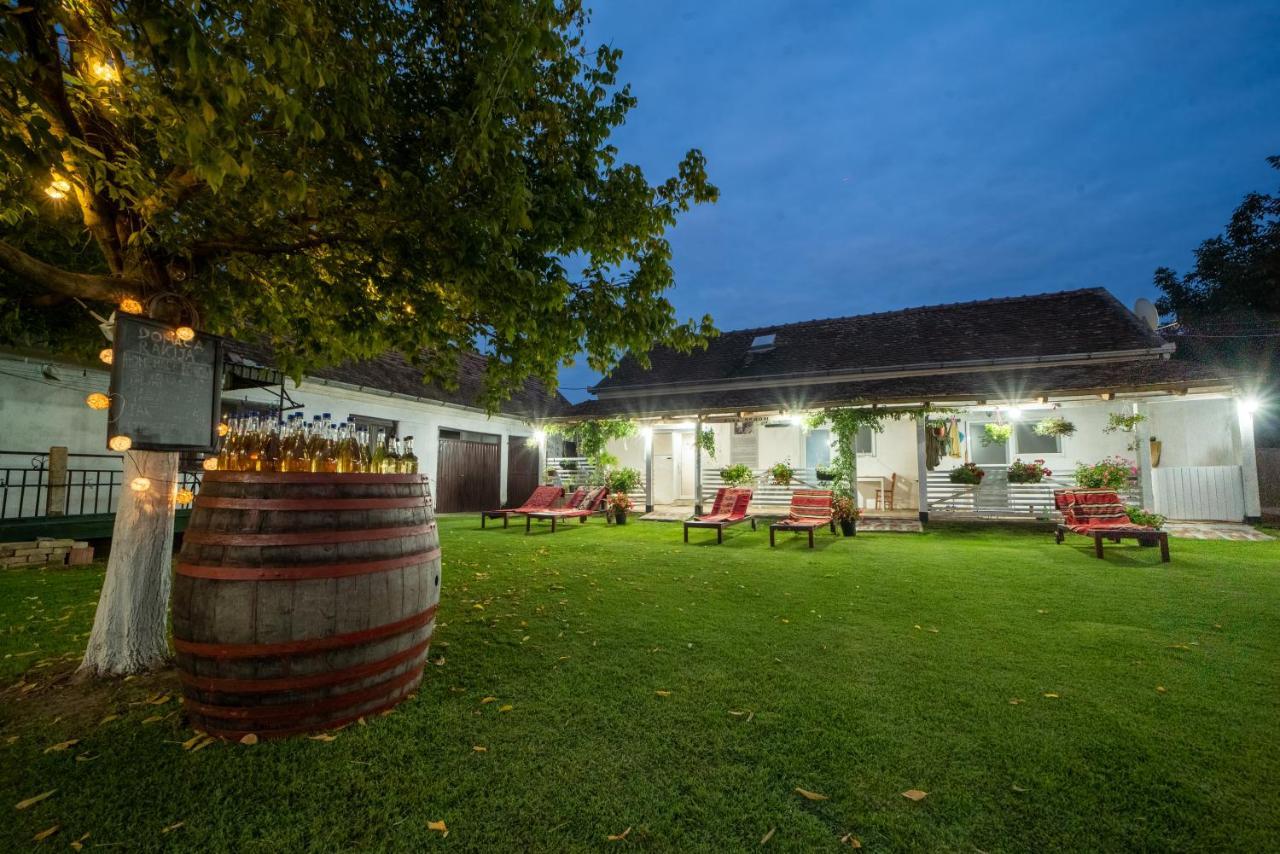 Domacinstvo Cikic Zasavica Guest House ภายนอก รูปภาพ